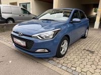 Gebraucht Hyundai i20 Classic 84 PS (61 kW) 2018 Blau Limousine