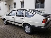 Second-hand VW Passat 72 CP (52 kW) 1988 Alb Berlinǎ