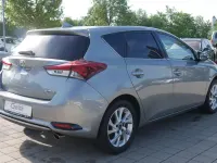 Gebraucht Toyota Auris 116 PS (85 kW) 2016 New medium silver/ grey Limousine
