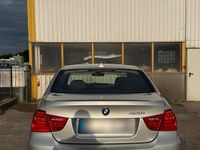 Gebraucht BMW 320 170 PS (125 kW) 2009 Silber Limousine