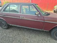 Gebraucht Mercedes 240 72 PS (52 kW) 1983 Rot Limousine