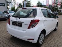 Gebraucht Toyota Yaris Life 69 PS (50 kW) 2013 Weiß Limousine