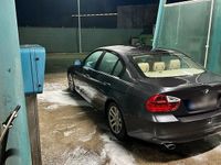 Gebraucht BMW 320 150 PS (110 kW) 2005 Grau Limousine