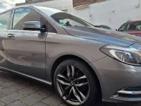 Gebraucht Mercedes B180 122 PS (89 kW) 2012 Mountaingrau  met. Kleinwagen
