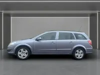 Używany Opel Astra Edition 125 KM (91 kW) 2009 Srebrny Sedan/Limuzyna