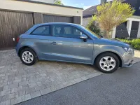 Gebraucht Audi A1 Attraction 86 PS (63 kW) 2012 Sphärenblau metallic Kleinwagen