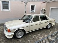 Gebraucht Mercedes E230 136 PS (100 kW) 1982 Weiß Limousine