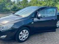 Gebraucht Opel Astra Edition 116 PS (85 kW) 2012 Schwarz Limousine