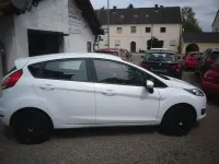 Gebraucht Ford Fiesta Celebration 101 PS (74 kW) 2017 Weiß Kleinwagen