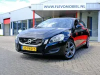 Gebraucht Volvo V60 Kinetic 150 PS (110 kW) 2011 Schwarz Kombi