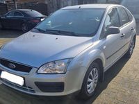 Gebraucht Ford Focus Ambiente 101 PS (74 kW) 2006 Silber Limousine