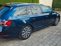 Gebraucht Skoda Superb Premium Edition 150 PS (110 kW) 2022 Modra lava/lava blau Kombi