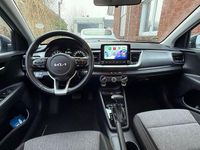 Usado Kia Stonic 101 HP (74 kW) 2023 Cinzento SUV