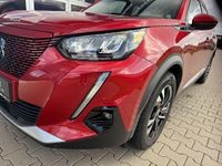 Gebraucht Peugeot e-2008 Allure 100 kW (136 PS) 2021 Elixir rot perlmutteffekt (metallic) SUV