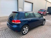 Gebraucht VW Golf VI Team 105 PS (77 kW) 2011 Blau Kleinwagen