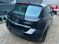 Używany Opel Astra 105 KM (77 kW) 2005 Czarny Hatchback