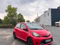 Gebraucht Toyota Aygo 68 PS (50 kW) 2013 Rot Kleinwagen