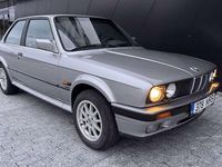 Gebraucht BMW 325 170 PS (125 kW) 1990 Grau Limousine