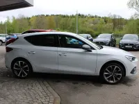 Neu Seat Leon FR 150 PS (110 kW) 2025 Weiß (nevada weiß) grau (stoff) Limousine