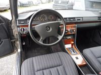 Gebraucht Mercedes E230 132 PS (97 kW) 1992 Braun Limousine