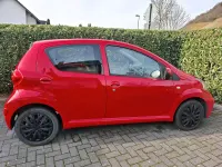 Gebraucht Toyota Aygo 68 PS (50 kW) 2007 Rot Kleinwagen