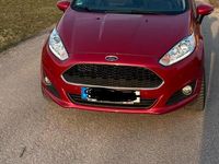 Gebraucht Ford Fiesta Celebration 101 PS (74 kW) 2016 Rot Kleinwagen