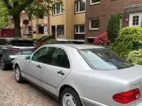 Usata Mercedes E240 170 CV (125 kW) 1998 Argento Berlina