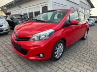 Gebraucht Toyota Yaris Executive 99 PS (72 kW) 2011 Super red v Kleinwagen