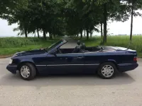 Gebraucht Mercedes E200 136 PS (100 kW) 1995 Blau Cabrio