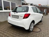 Gebraucht Toyota Yaris 90 PS (66 kW) 2015 Weiß Kleinwagen