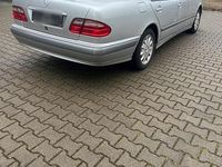 Gebraucht Mercedes E200 163 PS (119 kW) 1999 Gelb Limousine