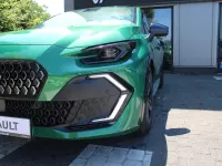 Neu Renault Clio V Techno 158 PS (116 kW) 2026 Grün Limousine