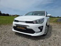 Używany Kia Rio 84 KM (61 kW) 2022 Biały Sedan/Limuzyna