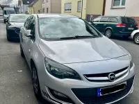 Gebraucht Opel Astra Edition 140 PS (102 kW) 2013 Silber Limousine