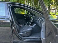 Gebraucht Volvo V40 Momentum 122 PS (89 kW) 2016 Schwarz Limousine