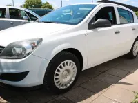 Gebraucht Opel Astra Edition 140 PS (102 kW) 2009 Weiß Limousine