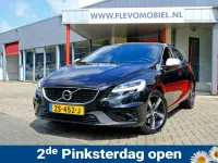 Gebraucht Volvo V40 152 PS (111 kW) 2019 Schwarz Limousine