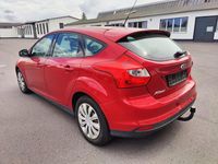 Gebraucht Ford Focus 109 PS (80 kW) 2011 Rot Limousine