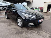 Gebraucht Hyundai i20 Style 101 PS (74 kW) 2016 Schwarz Limousine