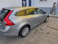 Gebraucht Volvo V60 215 PS (158 kW) 2015 Blau Kombi