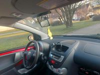 Gebraucht Toyota Aygo 68 PS (50 kW) 2008 Rot Kleinwagen