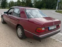 Gebraucht Mercedes E220 150 PS (110 kW) 1992 Rot Limousine
