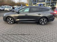 Gebraucht Ford Focus Active X 125 PS (91 kW) 2022 Grau Kombi
