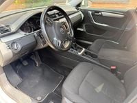 Gebraucht VW Passat 105 PS (77 kW) 2012 Weiß Kombi
