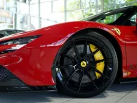 Gebraucht Ferrari SF90 1000 PS (735 kW) 2024 Rot Cabrio
