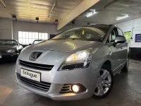Gebraucht Peugeot 5008 Platinum 150 PS (110 kW) 2011 Silber Van / Kleinbus