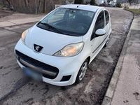 Gebraucht Peugeot 107 68 PS (50 kW) 2011 Weiß Kleinwagen