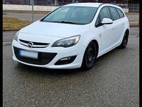 Gebraucht Opel Astra Edition 165 PS (121 kW) 2013 Weiß Kombi