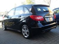 Gebraucht Mercedes B200 156 PS (114 kW) 2012 Schwarz Van / Kleinbus