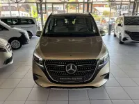 Gebraucht Mercedes V300 Avantgarde 237 PS (174 kW) 2025 Gold Van / Kleinbus
